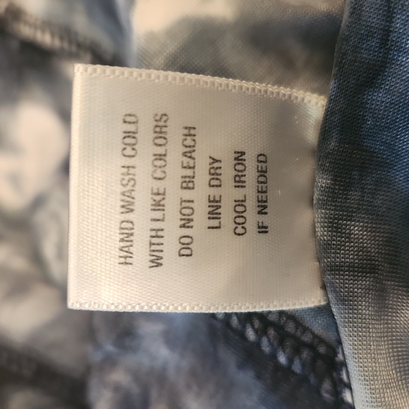 Dressbarn Navy/White Paisley Print 3/4 Sleeve Top - Size Medium - Picture 11 of 11